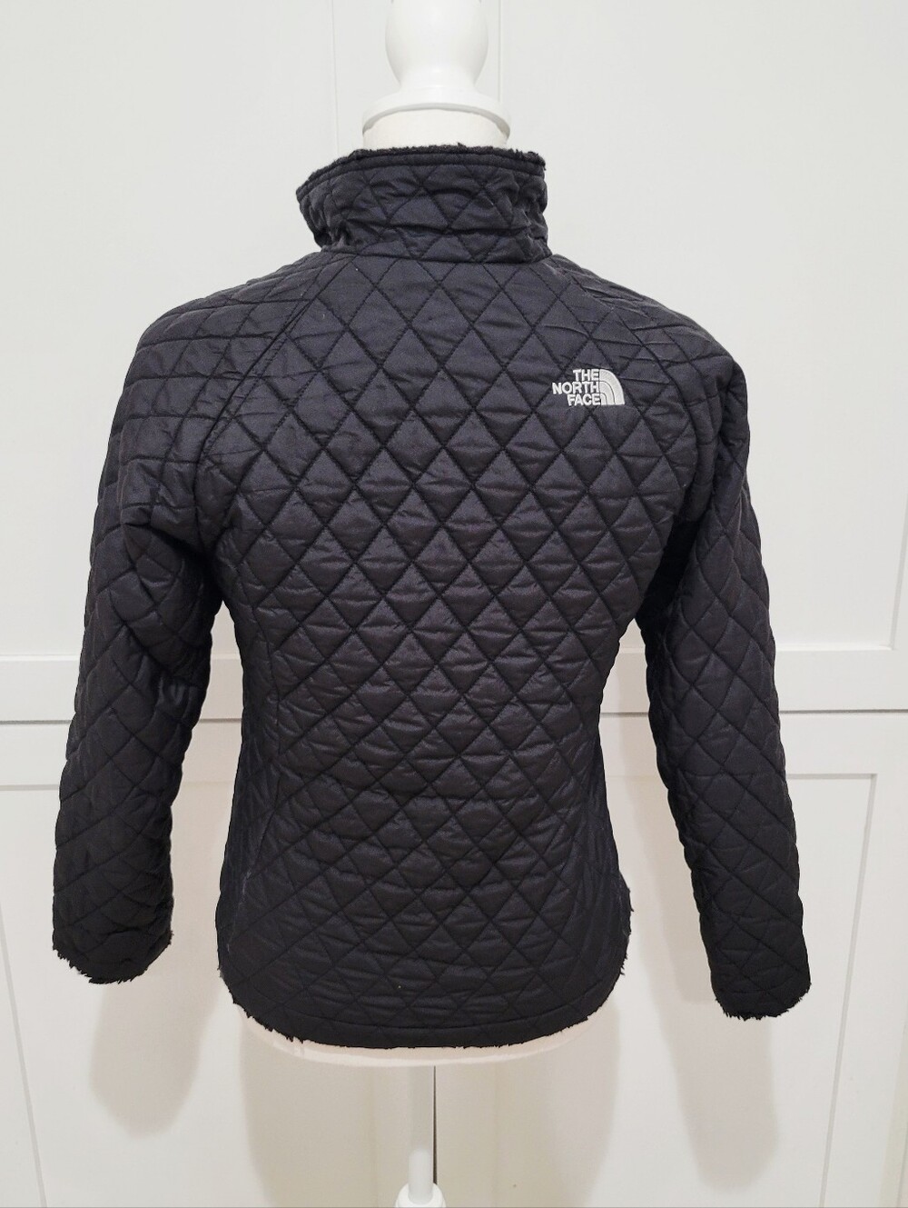 The North Face Girl's Black Quilted Puffer Jacket | Size Large (14/16) - Picture 3 of 6